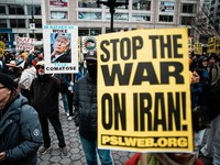 Penduduk Bumi Bersatu, Demo Anti Perang Menggema dari Jakarta-New York