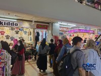 Buru Baju Lebaran, Gamis Bini Orang Masih Jadi Tren di Tanah Abang?