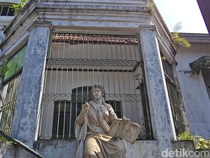 Tedjowulan Keukeuh Buka Keraton Kulon untuk Umum Meski Disebut Tidak Pas