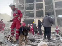 Rudal milik Amerika Serikat kembali menggempur sebuah sekolah di kota Khomeyn, Iran bagian tengah, Selasa (10/3/2026). (via REUTERS/Iranian Red Crescent Society)