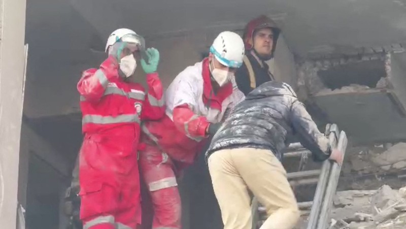 Rudal milik Amerika Serikat kembali menggempur sebuah sekolah di kota Khomeyn, Iran bagian tengah, Selasa (10/3/2026). (via REUTERS/Iranian Red Crescent Society)