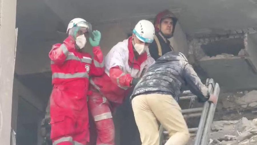 Rudal milik Amerika Serikat kembali menggempur sebuah sekolah di kota Khomeyn, Iran bagian tengah, Selasa (10/3/2026). (via REUTERS/Iranian Red Crescent Society)
