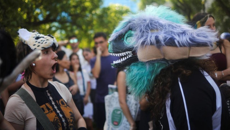 Remaja yang mengidentifikasi diri sebagai 