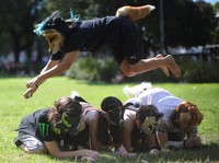 Viral Fenomena Remaja Berperilaku seperti Hewan, Ada Apa?