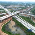 Suasana proyek Tol Jakarta Cikampek II Selatan di Setu, Kabupaten Bekasi, Jawa Barat, Selasa (10/3/2026). (CNBC Indonesia/Muhammad Sabki)