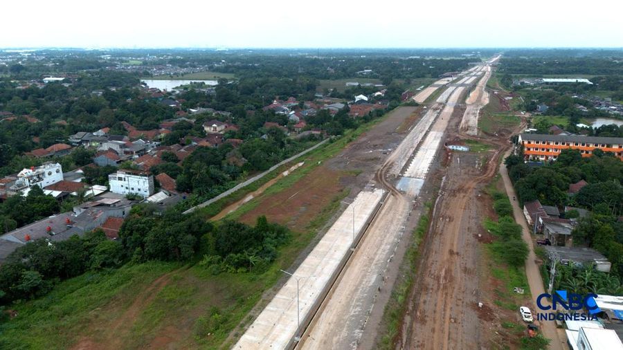 Suasana proyek Tol Jakarta Cikampek II Selatan di Setu, Kabupaten Bekasi, Jawa Barat, Selasa (10/3/2026). (CNBC Indonesia/Muhammad Sabki)