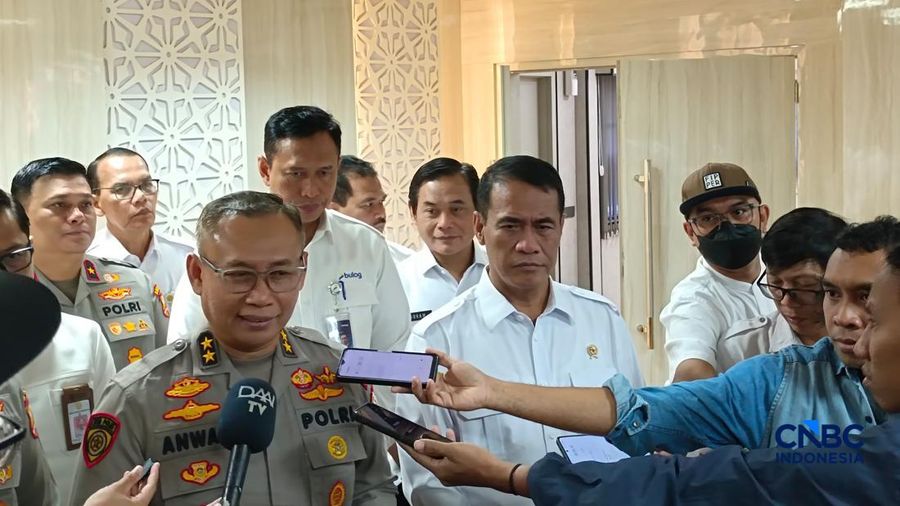 Asisten Sumber Daya Manusia (SDM) Kapolri, Irjen Pol Anwar temui Menteri Pertanian (Mentan) Amran Sulaiman di Kantor Kementan, Jakarta, Rabu (11/3/2026). (CNBC Indonesia/Martyasari Rizky)