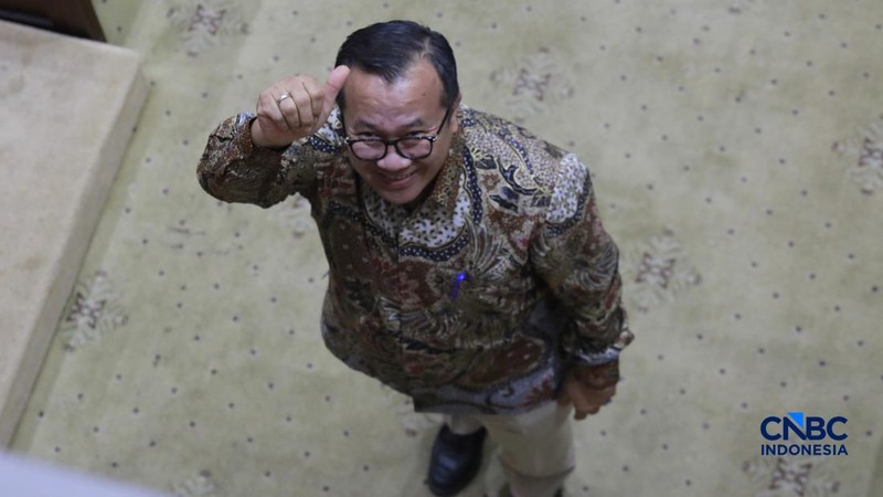 Komisi XI Dewan Perwakilan Rakyat (DPR) RI menyetujui lima nama untuk mengisi kekosongan pemimpin Otoritas Jasa Keuangan (OJK). Adapun posisi yang disetujui adalah Ketua, Wakil Ketua dan 3 Kepala Eksekutif OJK, Rabu (11/3/2026). (CNBC Indonesia/Muhammad Sabk)