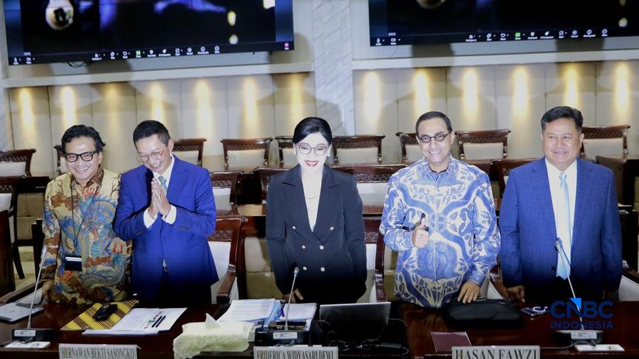 Komisi XI Dewan Perwakilan Rakyat (DPR) RI menyetujui lima nama untuk mengisi kekosongan pemimpin Otoritas Jasa Keuangan (OJK). Adapun posisi yang disetujui adalah Ketua, Wakil Ketua dan 3 Kepala Eksekutif OJK, Rabu (11/3/2026). (CNBC Indonesia/Muhammad Sabk)
