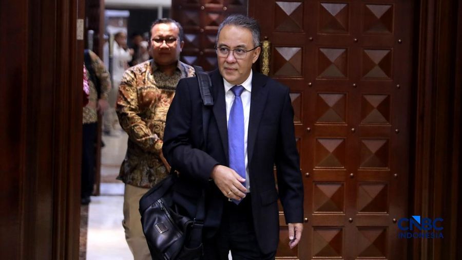 Anggota Dewan Komisioner Otoritas Jasa Keuangan (OJK) Dicky Kartikoyono (CNBC Indonesia/Muhammad Sabki