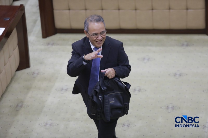 Komisi XI Dewan Perwakilan Rakyat (DPR) RI menyetujui lima nama untuk mengisi kekosongan pemimpin Otoritas Jasa Keuangan (OJK). Adapun posisi yang disetujui adalah Ketua, Wakil Ketua dan 3 Kepala Eksekutif OJK, Rabu (11/3/2026). (CNBC Indonesia/Muhammad Sabk)