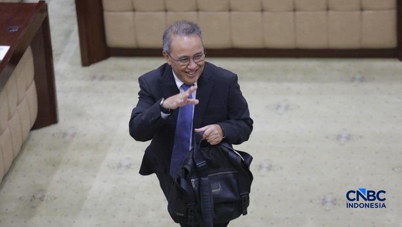 Komisi XI Dewan Perwakilan Rakyat (DPR) RI menyetujui lima nama untuk mengisi kekosongan pemimpin Otoritas Jasa Keuangan (OJK). Adapun posisi yang disetujui adalah Ketua, Wakil Ketua dan 3 Kepala Eksekutif OJK, Rabu (11/3/2026). (CNBC Indonesia/Muhammad Sabk)