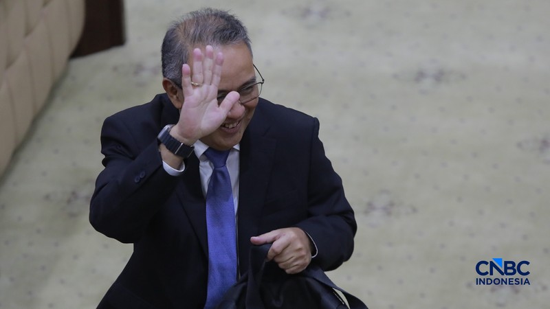 Komisi XI Dewan Perwakilan Rakyat (DPR) RI menyetujui lima nama untuk mengisi kekosongan pemimpin Otoritas Jasa Keuangan (OJK). Adapun posisi yang disetujui adalah Ketua, Wakil Ketua dan 3 Kepala Eksekutif OJK, Rabu (11/3/2026). (CNBC Indonesia/Muhammad Sabk)