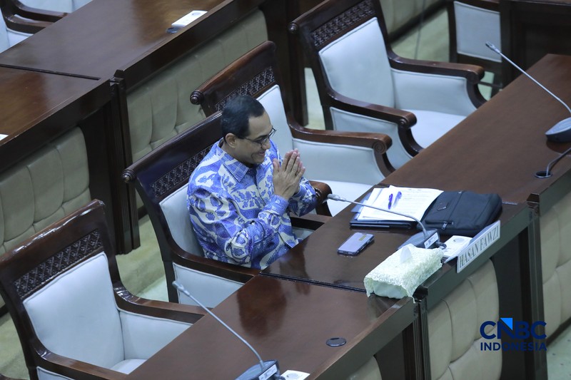 Komisi XI Dewan Perwakilan Rakyat (DPR) RI menyetujui lima nama untuk mengisi kekosongan pemimpin Otoritas Jasa Keuangan (OJK). Adapun posisi yang disetujui adalah Ketua, Wakil Ketua dan 3 Kepala Eksekutif OJK, Rabu (11/3/2026). (CNBC Indonesia/Muhammad Sabk)