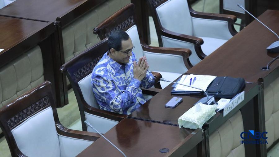 Komisi XI Dewan Perwakilan Rakyat (DPR) RI menyetujui lima nama untuk mengisi kekosongan pemimpin Otoritas Jasa Keuangan (OJK). Adapun posisi yang disetujui adalah Ketua, Wakil Ketua dan 3 Kepala Eksekutif OJK, Rabu (11/3/2026). (CNBC Indonesia/Muhammad Sabk)