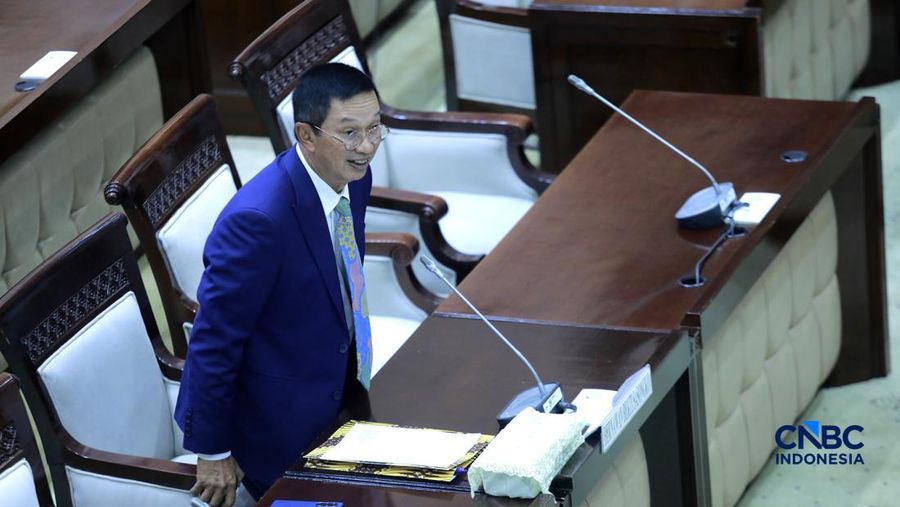 Komisi XI Dewan Perwakilan Rakyat (DPR) RI menyetujui lima nama untuk mengisi kekosongan pemimpin Otoritas Jasa Keuangan (OJK). Adapun posisi yang disetujui adalah Ketua, Wakil Ketua dan 3 Kepala Eksekutif OJK, Rabu (11/3/2026). (CNBC Indonesia/Muhammad Sabk)