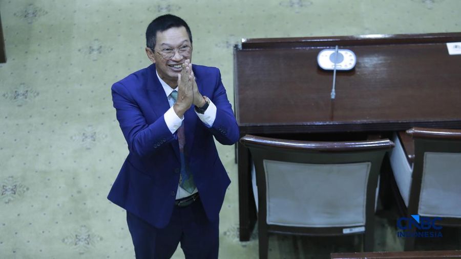 Calon Anggota Dewan Komisioner Otoritas Jasa Keuangan (OJK) Hernawan Bekti Sasongko mengikuti fit and proper test calon Anggota Dewan Komisioner OJK di Ruang rapat Komisi XI DPR, Kompleks Parlemen, Senayan, Jakarta, Rabu (11/3/2026). (CNBC Indonesia/Muhammad Sabki)
