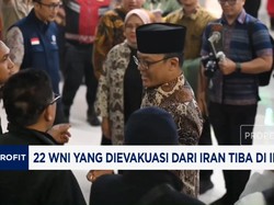 Video: Menlu Sambut 22 WNI Yang Dievakuasi Dari Iran