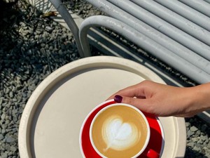 5 Coffee Shop Unik yang Lokasinya Tersembunyi, Harus Masuk Gang Dulu!