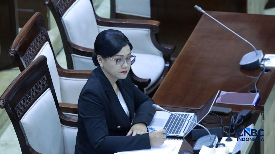 Friderica Widyasari Dewi saat mengikuti Uji Kelayakan (Fit and Proper Test) Calon Anggota Dewan Komisioner Otoritas Jasa Keuangan (OJK) di Ruang rapat Komisi XI, DPR RI, Jakarta, Rabu, (11/3/2026). (CNBC Indonesia/Muhamad sabki)