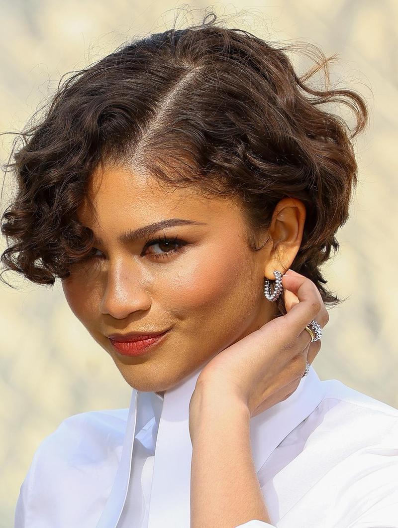 Foto: Zendaya Akhirnya Muncul Setelah Dikabarkan Menikah, Pamer Cincin Kawin
