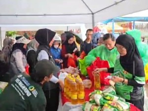Antusiasme Warga Sambut Gerakan Pangan Murah di Stadion Pakansari Bogor