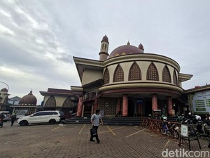 Masjid Baiturrahman, Si Masjid Merah nan Ikonik di Depok
