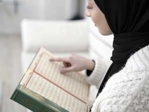 Bacaan Ayat Kursi Lengkap, Manfaat dan Cara Mengamalkannya