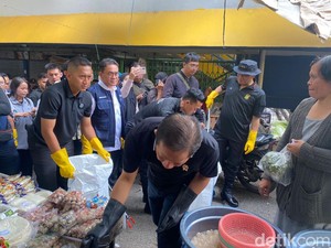 Menteri LH-Kapolda Metro Gelar Korve Bersihkan Sampah di Pasar Kramat Jati