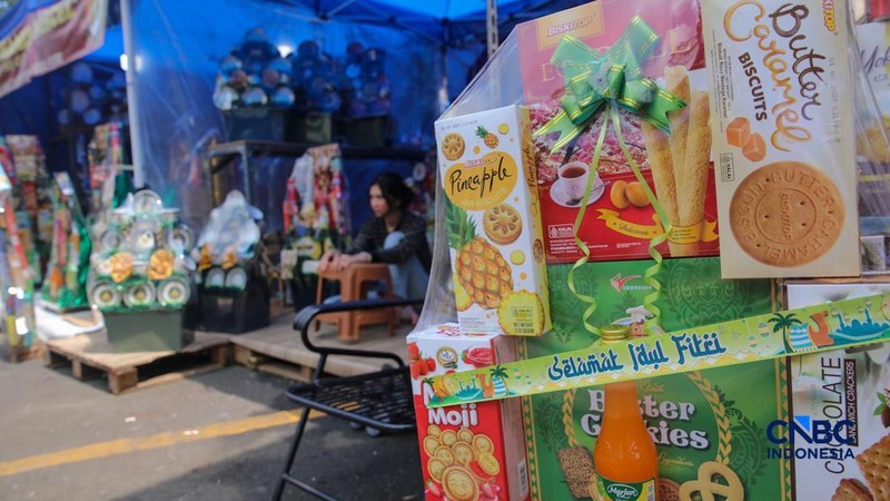Penjual hampers di kawasan Pasar Kembang Cikini, Jakarta, Rabu (11/3/2026). (CNBC Indonesia/Faisal Rahman)