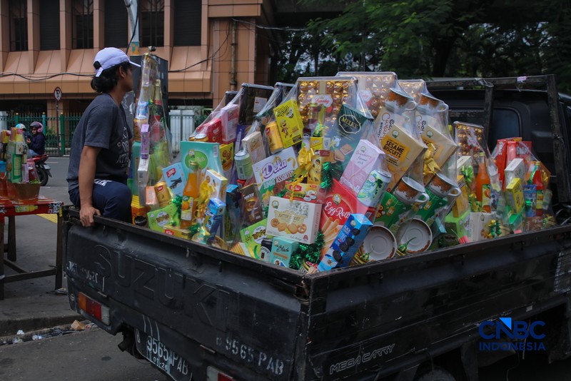 Penjual hampers di kawasan Pasar Kembang Cikini, Jakarta, Rabu (11/3/2026). (CNBC Indonesia/Faisal Rahman)