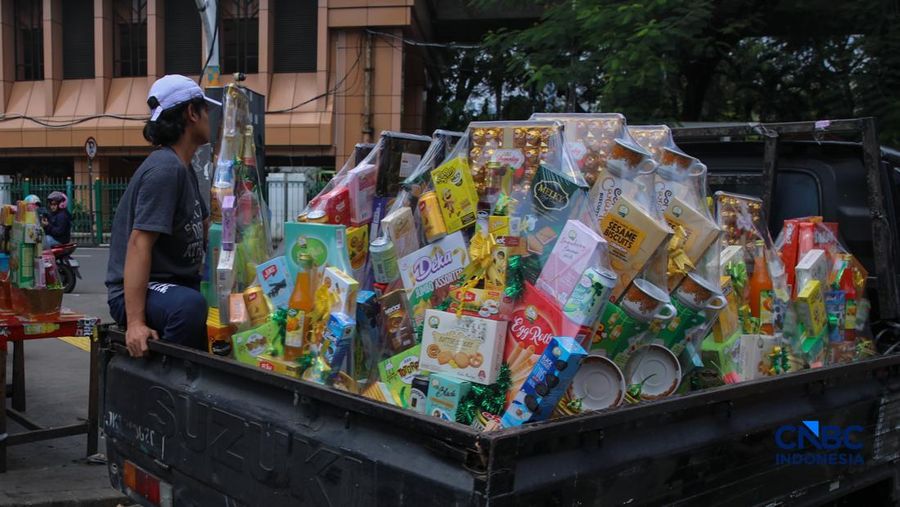 Penjual hampers di kawasan Pasar Kembang Cikini, Jakarta, Rabu (11/3/2026). (CNBC Indonesia/Faisal Rahman)