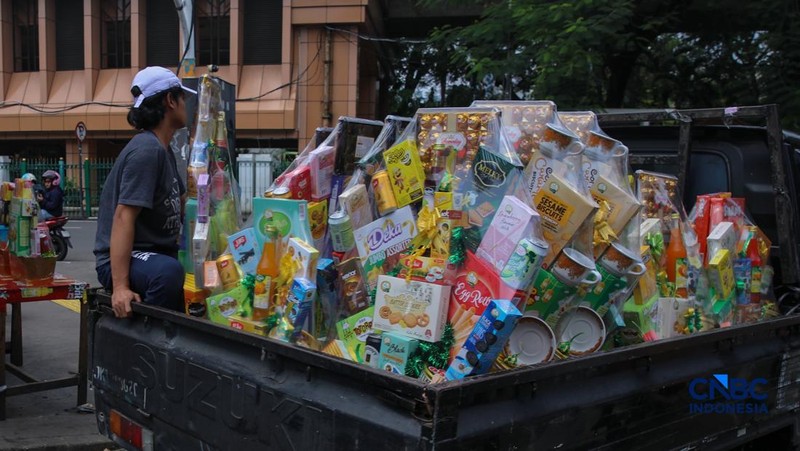Penjual hampers di kawasan Pasar Kembang Cikini, Jakarta, Rabu (11/3/2026). (CNBC Indonesia/Faisal Rahman)