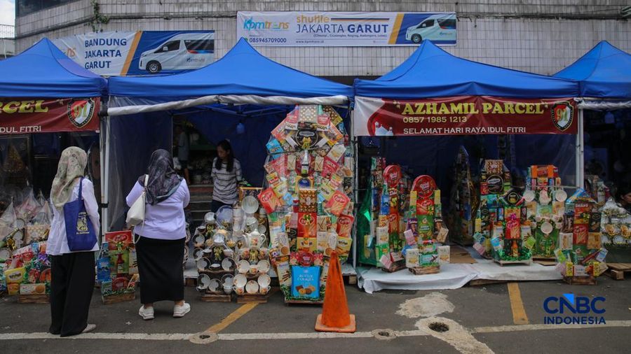 Penjual hampers di kawasan Pasar Kembang Cikini, Jakarta, Rabu (11/3/2026). (CNBC Indonesia/Faisal Rahman)