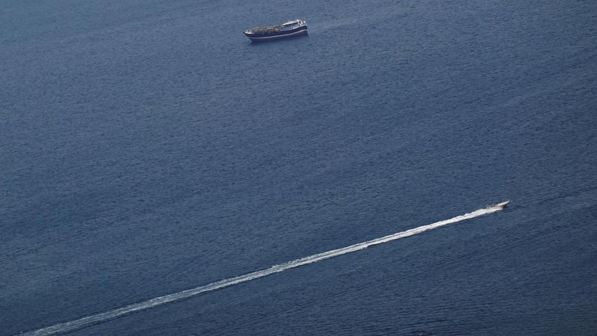 Hormuz Membara Lagi! Kapal Tanker LNG Terbakar Hebat Dihantam Rudal 