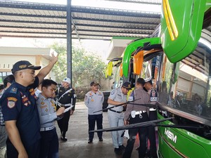 Polisi-Dishub Cek Kelaikan Bus Armada Mudik di Bogor, Ini Hasilnya