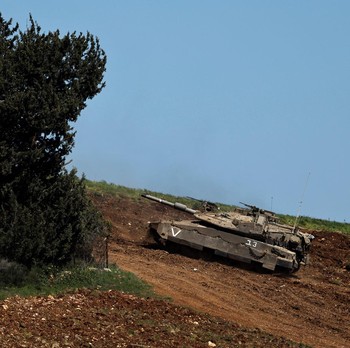 Israel Makin Menjadi-jadi, Kerahkan Tank-Tank Menuju Negara Arab Ini