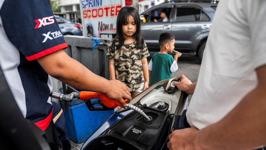 Kolase ilustrasi krisis Energi. (Reuters/Pool)