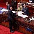 Detik-Detik Sidang Paripurna DPR Sahkan Pimpinan OJK