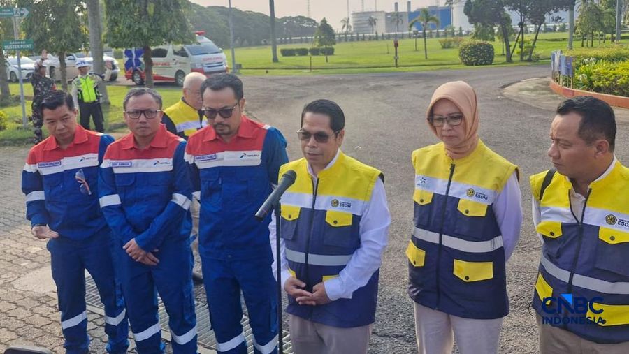 Direktur Jenderal Minyak dan Gas Bumi (Migas) Laode Sulaeman melakukan kunjungan kerja ke Kilang Balongan di Indramayu, Jawa Barat, pada Kamis, 12 Maret 2026. Kunjungan ini dalam rangka memastikan ketahanan stok dan kelancaran distribusi Bahan Bakar Minyak (BBM) dan Liquefied Petroleum Gas (LPG) jelang hari Raya Idulfitri 2026. (CNBC Indonesia/Verda Nano Setiawan)