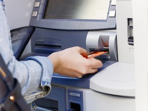 Viral Curhat Warganet Tarik Tunai ATM Dapat Uang Kertas Rp 50 Ribu Polos