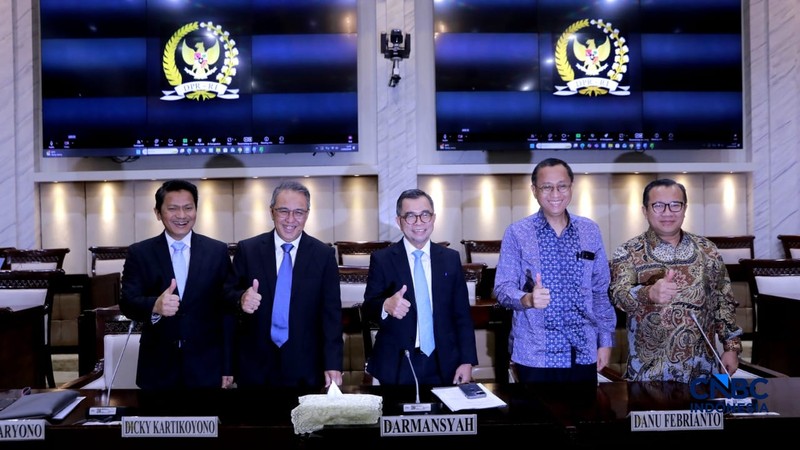 Komisi XI Dewan Perwakilan Rakyat (DPR) RI menyetujui lima nama untuk mengisi kekosongan pemimpin Otoritas Jasa Keuangan (OJK). Adapun posisi yang disetujui adalah Ketua, Wakil Ketua dan 3 Kepala Eksekutif OJK, Rabu (11/3/2026). (CNBC Indonesia/Muhammad Sabk)