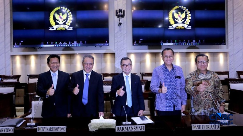 Komisi XI Dewan Perwakilan Rakyat (DPR) RI menyetujui lima nama untuk mengisi kekosongan pemimpin Otoritas Jasa Keuangan (OJK). Adapun posisi yang disetujui adalah Ketua, Wakil Ketua dan 3 Kepala Eksekutif OJK, Rabu (11/3/2026). (CNBC Indonesia/Muhammad Sabk)