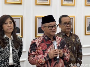 AI Dikhawatirkan Picu Siswa Malas, Mendikdasmen: Tulis Tangan Diaktifkan Lagi