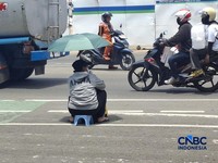 Marak Warga RI Jadi Pedagang Uang Baru di Jalan, Raup Untung Gede