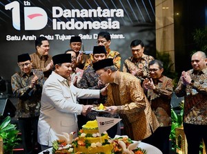 1 Tahun Danantara, TelkomGroup Salurkan 2.500 Paket Sekolah di Kaltara
