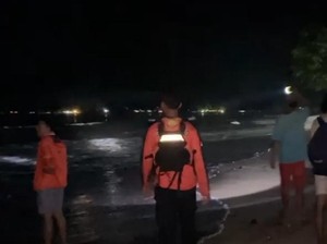 Pelajar Terseret Ombak di Pantai Carita Pandeglang