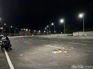 Sampah Berserakan di Jalanan Kawasan CPI Makassar Usai Remaja Konvoi Bukber