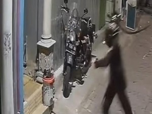 Gangster Bersajam Nyaris Bentrok dengan Warga Jelang Sahur di Surabaya