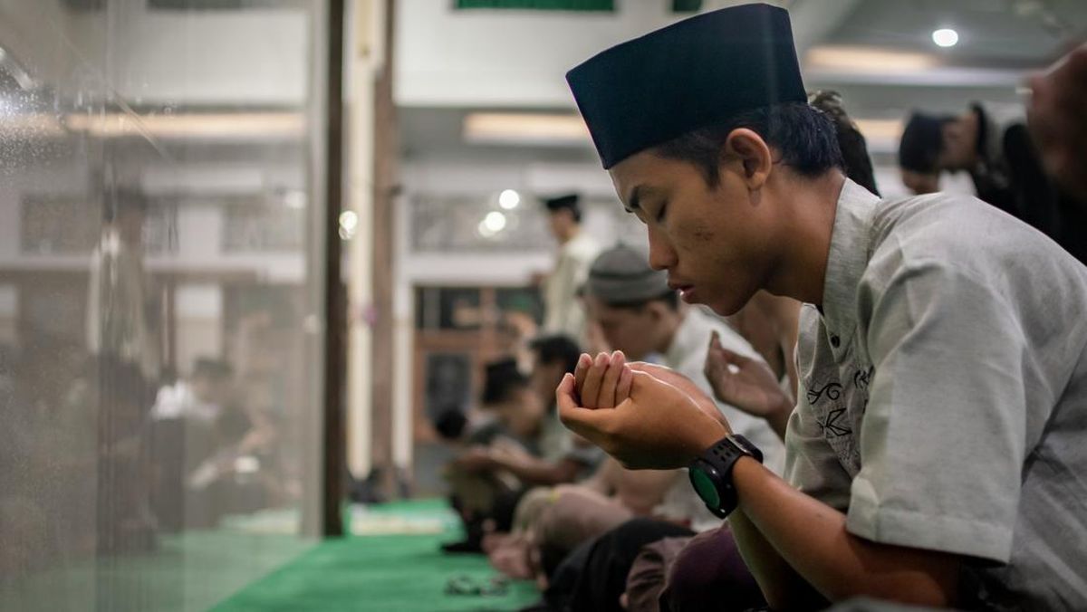 Bacaan Setelah Sholat Tahajud, Apakah Wajib Diamalkan?